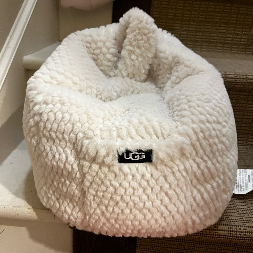 Ugg Book Prop Pouf. Good for books, phone or kindle. Has a pocket on the side